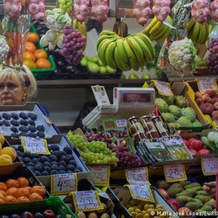 DW για Ισπανία: Ανάπτυξη 5,5% με μηδενικό ΦΠΑ στα τρόφιμα