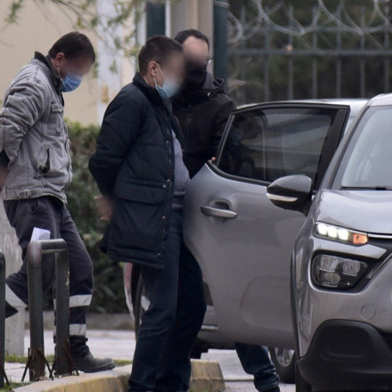 Κολωνός: Στην ανακρίτρια οι 5 συλληφθέντες - Έρχονται νέες συλλήψεις για την υπόθεση [vid]