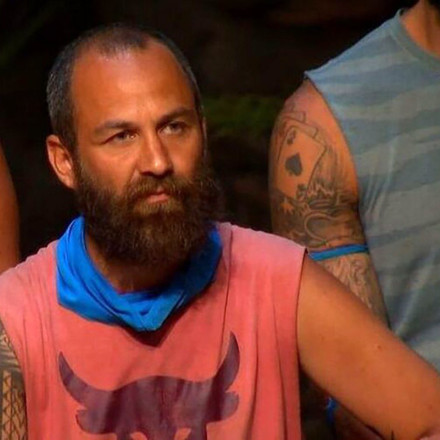 Survivor All Star: Η επιστροφή του Κώστα Αναγνωστόπουλου στην Ελλάδα και η υποδοχή με μάσκες κλόουν