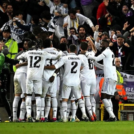 Champions League: Πάρτι της Ρεάλ στο Άνφιλντ, βήμα πρόκρισης για τη Νάπολι