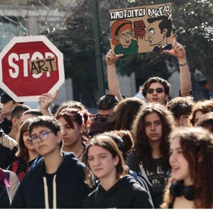 Κλειστή η Αγίου Κωνσταντίνου – Συναυλία διαμαρτυρίας μαθητών μουσικών σχολείων έξω από το Εθνικό Θέατρο Κλειστή η Αγίου Κωνσταντίνου – Συναυλία διαμαρτυρίας μαθητών μουσικών σχολείων έξω από το Εθνικό Θέατρο