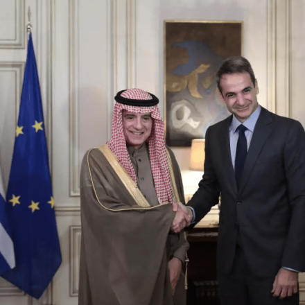 ΣΥΡΙΖΑ προς Μητσοτάκη: Απαντήσεις ως προς τις επαφές με τη Σαουδική Αραβία για το Μουντιάλ 2030