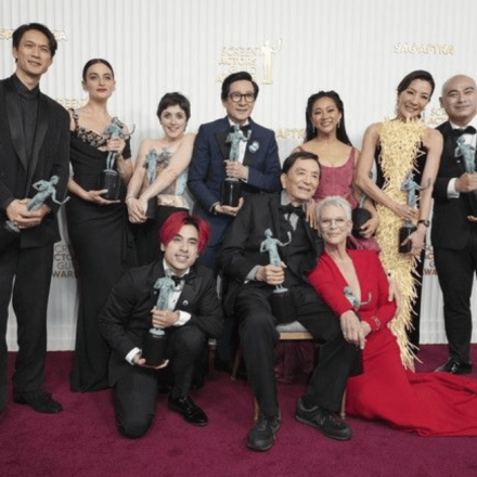 SAG Awards 2023: Σάρωσε τα βραβεία η ταινία «Everything Everywhere All at Once» και είναι φαβορί για τα Oscars [vid+pic]