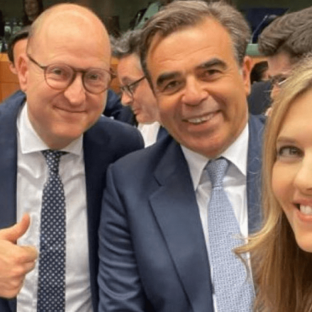 ΣΥΡΙΖΑ: Στην Κομισιόν ο «μυστικός δείπνος» Μητσοτάκη, Σχοινά και Σαλμάν