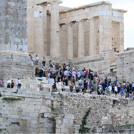 Τουρίστες στην Ελλάδα 2022: Ξεπέρασαν τα 27,8 εκατομμύρια, σύμφωνα με στοιχεία της Τραπέζης της Ελλάδος