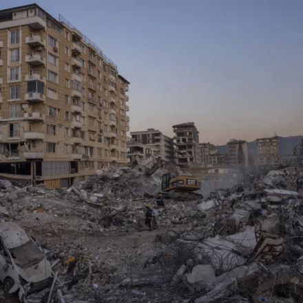 Σεισμός στην Τουρκία: «Πολεμικοί δορυφόροι προκάλεσαν τις καταστροφές» δηλώνει Τούρκος αξιωματούχος