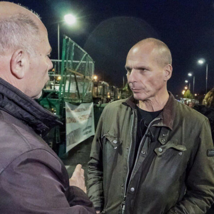 Πως έγινε η επίθεση στον Γιάνη Βαρουφάκη στα Εξάρχεια -Το χρονικό και οι ανακοινώσεις του πολιτικού κόσμου