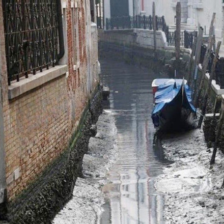 Βενετία: Κύμα ξηρασίας πλήττει τα κανάλια - Αδύνατο να πλεύσουν οι γόνδολες [vid]