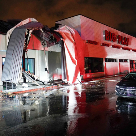 Σοκαριστικό βίντεο: Ανεμοστρόβιλος καταστρέφει τα πάντα στο Τενεσί