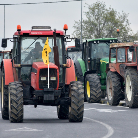 Αγρότες βγήκαν με τρακτέρ σε Λάρισα και Καρδίτσα, ζητούν μέτρα για τις πλημμύρες