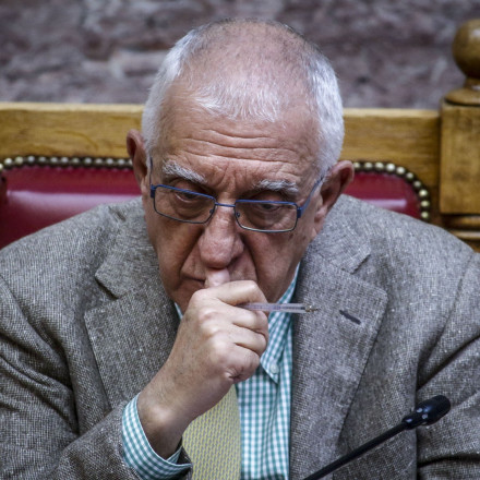 Απαράδεκτη και κυνική δήλωση Κακλαμάνη για τον 31χρονο αστυνομικό