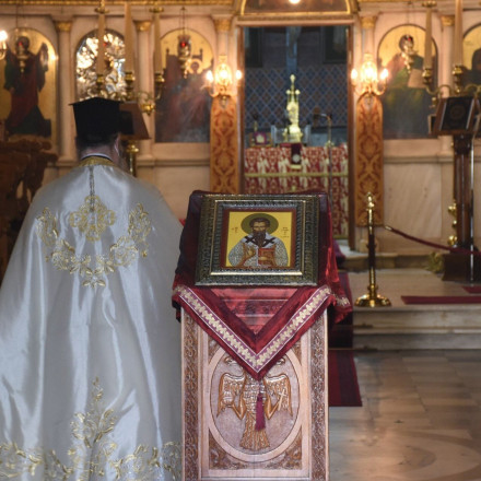 Ιερέας ζητά διαζύγιο γιατί η παπαδιά έγινε... μέντιουμ