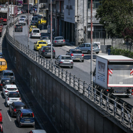 Αυξημένη κίνηση σε πολλά σημεία της Αττικής – Πού υπάρχει μποτιλιάρισμα