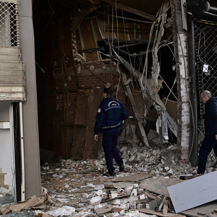 Έκρηξη στον Πειραιά - Ψάχνουν τον... στόχο αλλά και τον εντολέα της επίθεσης