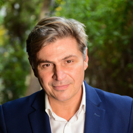 Ο Φαντάρος, ο Ποιητής, ο Ακατάλληλος και σκάνδαλο που δεν διαψεύδεται