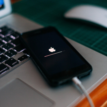 Apple: Με τη νέα αναβάθμιση iOS 17.3 το iPhone θα είναι άχρηστο στους κλέφτες