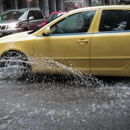 Έκτακτο δελτίο ΕΜΥ για την κακοκαιρία Bora: Πού αναμένονται ισχυρές καταιγίδες