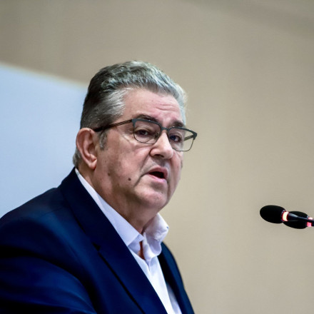Ο Κουτσούμπας ξαναγίνεται viral: «Έψαχναν πολύ να βρουν αυτό το φυντάνι;»