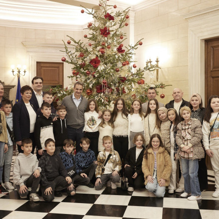 Μαθητές μειονοτικού σχολείου της Ξάνθης υποδέχτηκε ο Κυριάκος Μητσοτάκης