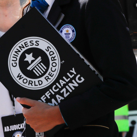 Αυτά είναι τα 10 πιο περίεργα ρεκόρ Γκίνες που καταγράφηκαν το 2024