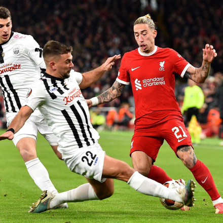 Λίβερπουλ - Μάντσεστερ Γιουνάιτεντ: Ξανά βασικός ο Κώστας Τσιμίκας