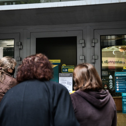 Δείτε τον «χάρτη» πληρωμών από e-ΕΦΚΑ και ΔΥΠΑ για συντάξεις και επιδόματα