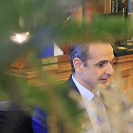 Μητσοτάκης σε Σακελλαροπούλου: «Αμείωτοι έλεγχοι στην αγορά για την ακρίβεια»