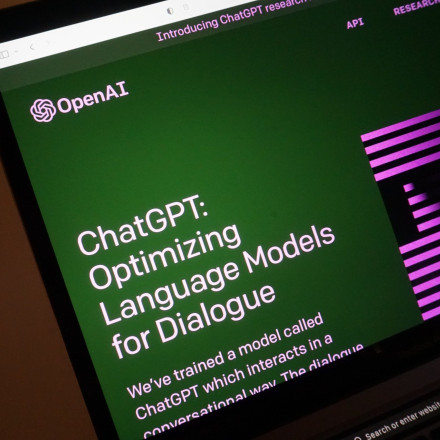 Οι χρήστες του ChatGPT λένε ότι τεμπελιάζει… λόγω των εορτών