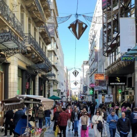 Κακοί οιωνοί για το επόμενο εξάμηνο: Ένας στους δύο θα βάλει ψαλίδι στις αγορές