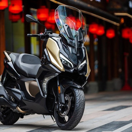 QJMotor Fort 350: Scooter για άνετες μετακινήσεις