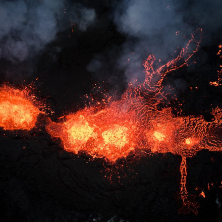 Ισλανδία: Απόλυτη καταστροφή μετά την έκρηξη του ηφαιστείου - LIVE εικόνα