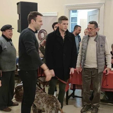 Κασσελάκης: Αιφνιδιαστική επίσκεψη σε εκδήλωση της Νομαρχιακής στην Πάτρα [vid]