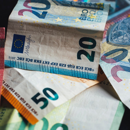 ΓΣΕΕ: Έτσι θα υπολογίσεις τις αμοιβές Χριστουγέννων και Πρωτοχρονιάς