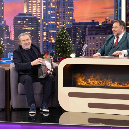 Λάκης Λαζόπουλος και Κατερίνα Καραβάτου εισβάλουν απόψε στο 2night show