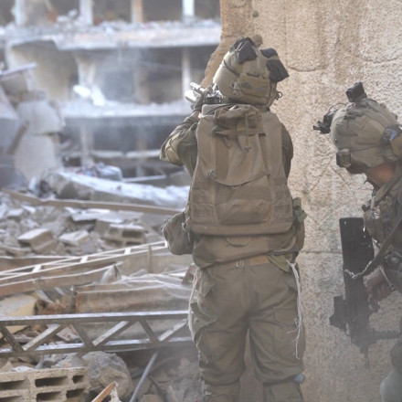 Το Ισραήλ πολλαπλασιάζει τα πλήγματα στη Γάζα