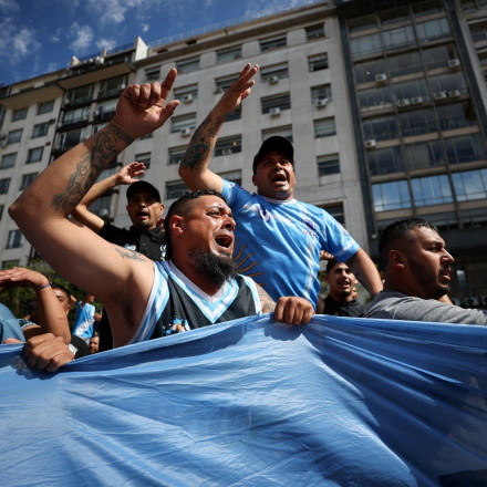 Αργεντινή: Διαδηλώσεις και ξύλο για το «Mega-διάταγμα» του προέδρου Μιλέι