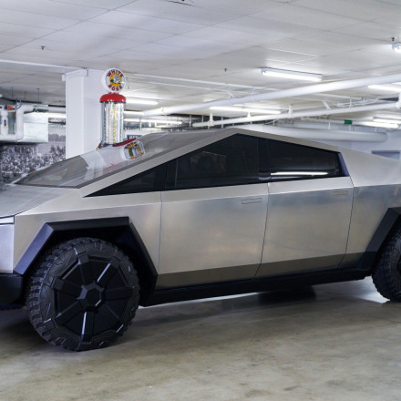 ΗΠΑ: Φοιτήτρια απανθρακώθηκε σε Tesla Cybertruck μετά από τροχαίο – Μήνυση για ελάττωμα στις πόρτες