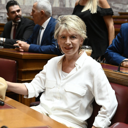 Αντίδραση στα social με γκάφα της Έλενας Ακρίτα για τον θάνατο των αστυνομικών