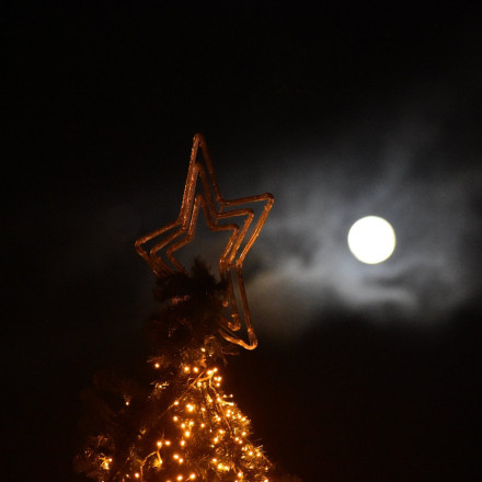 Η «Ψυχρή Σελήνη» σε εκπληκτικές εικόνες από όλο τον κόσμο