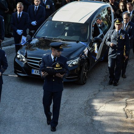 Επαμεινώνδας Κωστέας: Στον 12χρονο γιο του ήρωα - πιλότου η σημαία και το ξίφος
