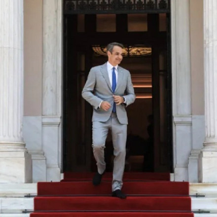 Σκέφτεται τη «μετακόμιση» ο Μητσοτάκης - Δεν τους χωράει το Μαξίμου
