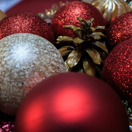 Χριστουγεννιάτικο αυτοκίνητο κόβει... βόλτες στο κέντρο της Αθήνας!