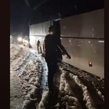 Κολλημένοι για 17 ώρες στα χιόνια 100 Έλληνες στον δρόμο για Βιέννη -Αίσιο τέλος