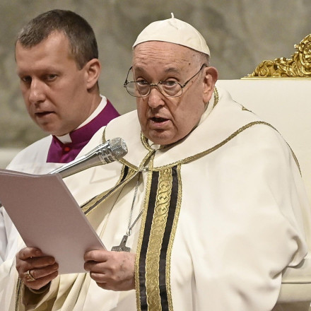 Ο Πάπας ζητά «καθολική απαγόρευση» της παρένθετης μητέρας - «Είναι αξιοθρήνητο»