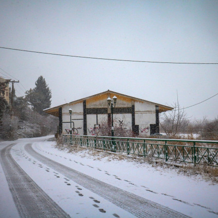 Στα λευκά «ντύνεται» η Κοζάνη - Χωρίς προβλήματα οι πρώτες χιονοπτώσεις