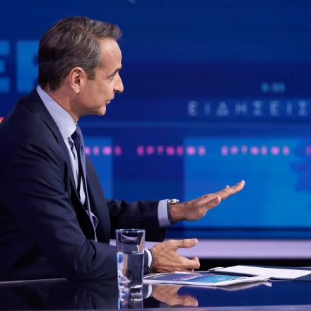 Ομόφυλα ζευγάρια: Η κομματική πειθαρχία για υπουργούς και η ντρίπλα της αποχής