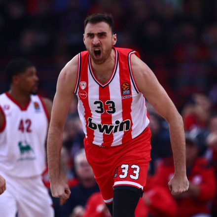 Ολυμπιακός - Αρμάνι Μιλάνο 79-74: «Με το δεξί» στο 2024 σε κατάμεστο ΣΕΦ