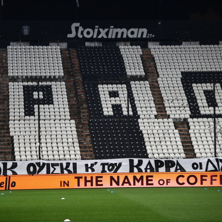 Πανό στην Τούμπα από τους οπαδούς του ΠΑΟΚ στη μνήμη του Βασίλη Καρρά