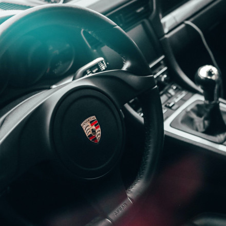 Διάρρηξη σε μεζονέτα στη Δροσιά: Έφυγαν με την Porsche του και 28.000 ευρώ