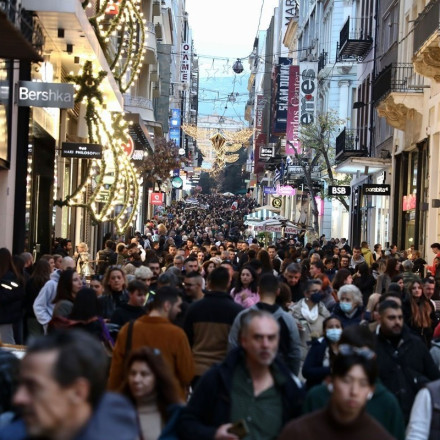 Νωρίτερα φέτος το Δώρο Χριστουγέννων - Τι ώρα κλείνουν τα καταστήματα σήμερα Κυριακή 30 Νοεμβρίου